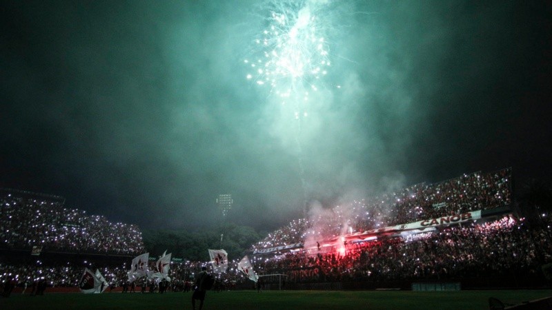 En un Coloso repleto, la Lepra vivió su fiesta previa al clásico rosarino del domingo. 