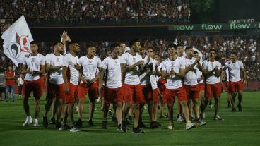 Los jugadores disfrutaron de la hinchada leprosa.
