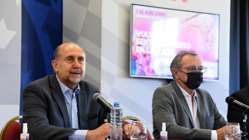 El gobernador Omar Perotti junto con su ministro de Producción, Daniel Costamagna.