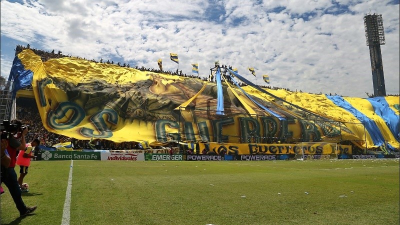 Enorme trapo auriazul en todo el estadio.