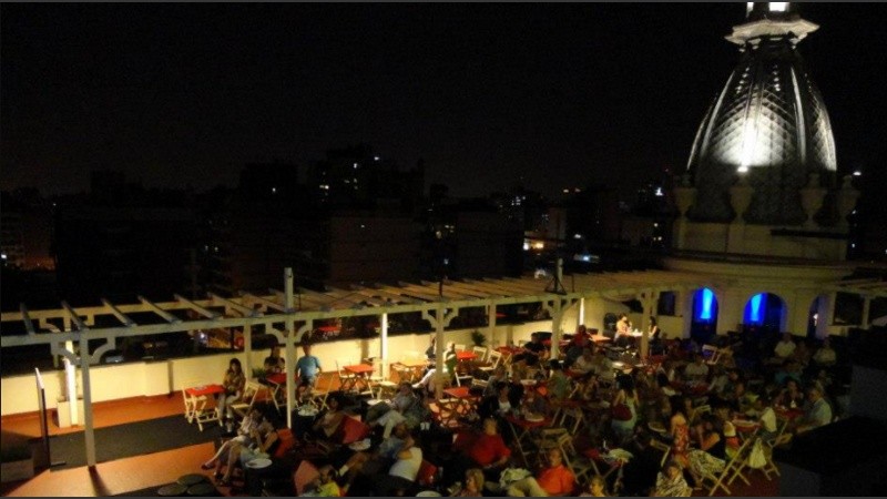 La terraza de Plataforma Lavardén.