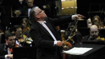 Este miércoles es el último concierto del maestro David del Pino Klinge al frente de la Orquesta Sinfónica Provincial de Rosario.