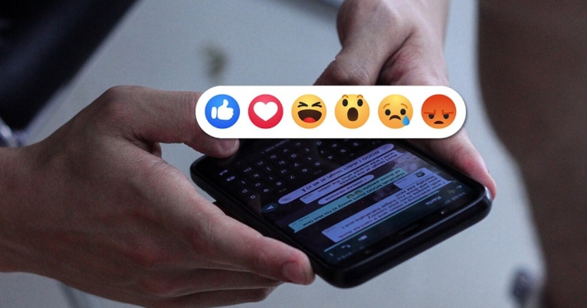 Le reazioni sono arrivate con gli emoji sui messaggi di WhatsApp: cosa gli piace e chi può usarli