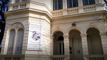 La escuela funciona en un edificio de calle Córdoba al 2600.