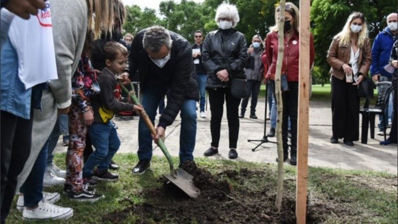 Javkin en la ceremonia de plantación. 