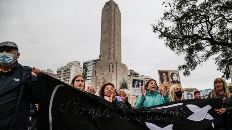 La columna principal de la marcha llegando al Monumento. 