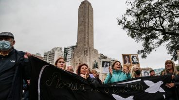 La columna principal de la marcha llegando al Monumento.