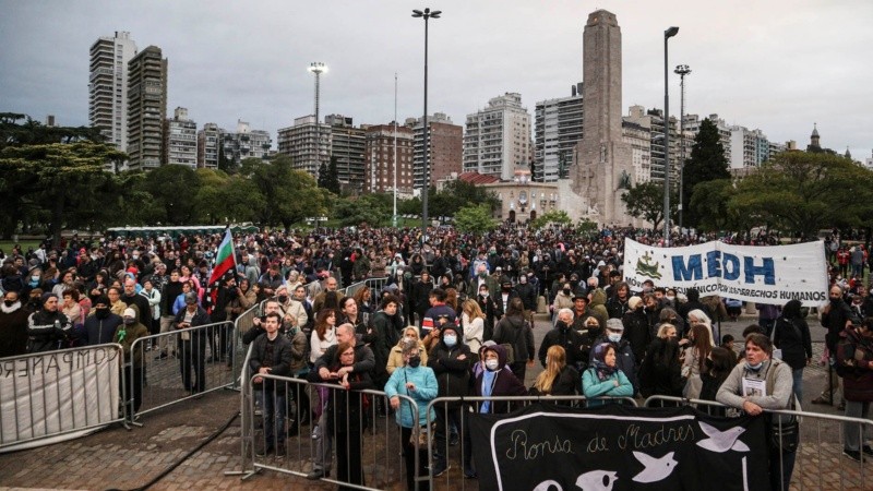 Una multitud en el Parque Nacional a la Bandera. 