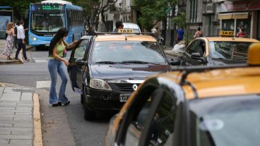 Los taxistas planteron una suba del 40 por ciento en abril y otro 30 para septiembre.