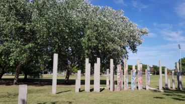 "Su topografía, forestación y parquización no admiten una estructura externa", explicaron.