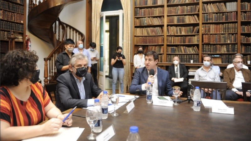 Los ministros Vizzotti y Filmus y el presidente de la Agencia I+D+i Fernando Peirano durante el anuncio (Foto: Agencia I+D+i)