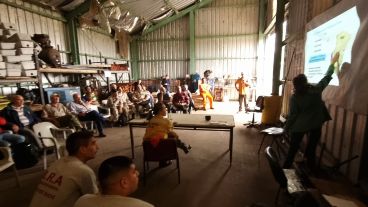 La capacitación tuvo una parte teórica y otra práctica antes de realizar el trabajo.