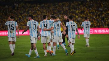 El festejo de los jugadores argentinos que alcanzaron el récord histórico con 31 juegos invicto