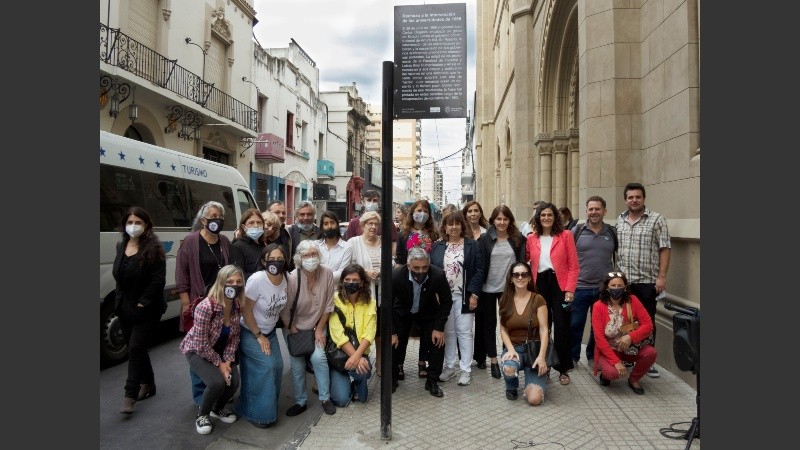 La señalética fue instalada por el ingreso de calle Entre Ríos.
