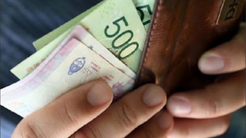 El informe del Indec precisa, además, que las remuneraciones del sector privado registrado, de los estatales y de los informales quedaron por debajo del aumento del costo de vida.