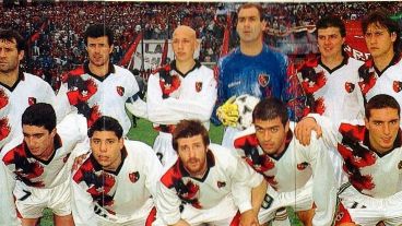 Martino (de pie a la izquierda) y Scaloni (agachado en la derecha).