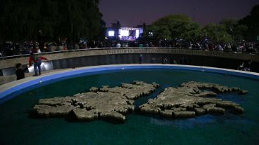 El Cenotafio este viernes por la noche.