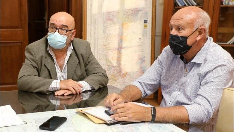 Héctor Rodríguez (izq.) y Alfredo Migone (der), administrador provincial y regional del Servicio de Catastro e Información Territorial, respectivamente, brindaron detalles de la moratoria.