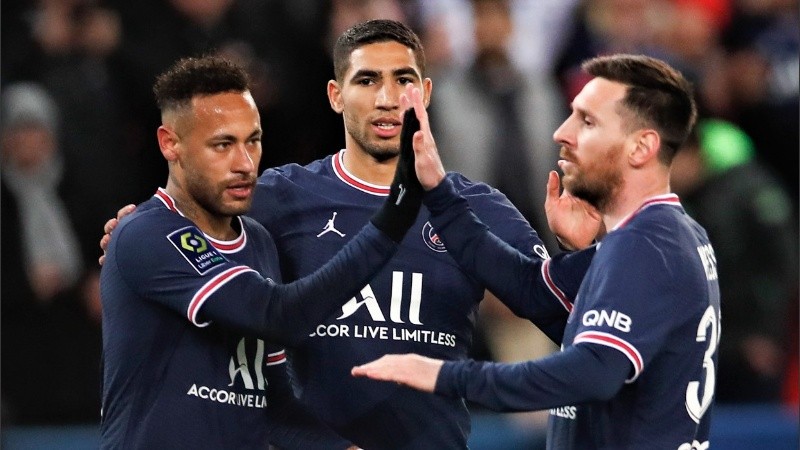 Messi y el saludo con Neymar y Hakimi.