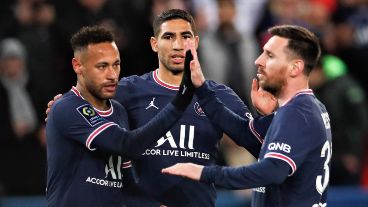 Messi y el saludo con Neymar y Hakimi.