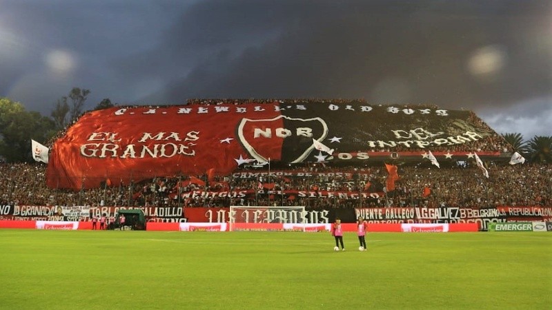 El pueblo rojinegro aprovechó para celebrar el triunfo de la fecha anterior.