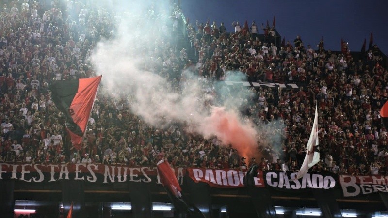 El pueblo rojinegro aprovechó para celebrar el triunfo de la fecha anterior.