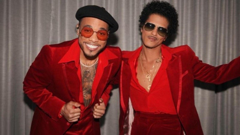 Bruno Mars y Anderson Paak integran Silk Sonic.