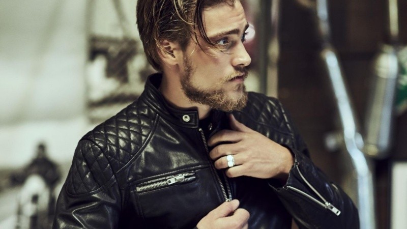 Las camperas de cuero siguen siendo un must have durante 2022