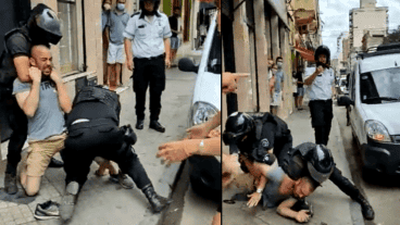 El momento de la agresión fue capturado por transeúntes que se vieron sorprendidos ante la violencia del operativo.