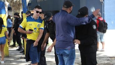 El operativo del clásico fue uno de los temas previos al partido, pero las bombas entraron igual.