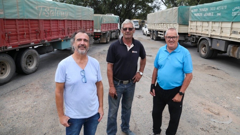 Vecinos de Villa La Ribera rehenes por la cantidad de camiones que inundan la zona.