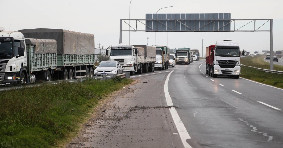 Ya rige la restricción de camiones en rutas por el fin de semana extra ...