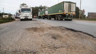 El estado del asfalto se encuentra en muy mal estado en la intersección de las rutas 91 y 11.