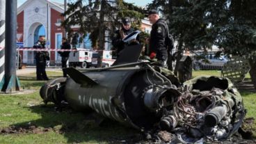 Atacaron la estación de tren de Kramatorsk mientras las personas esperaban para salir del país.