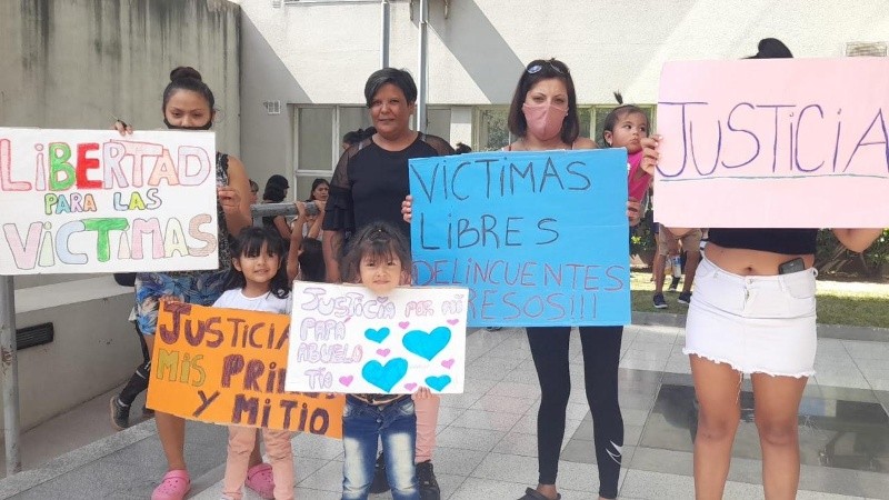 Familiares de los imputados pidieron por su libertad en el marco de una audiencia caliente y con incidentes