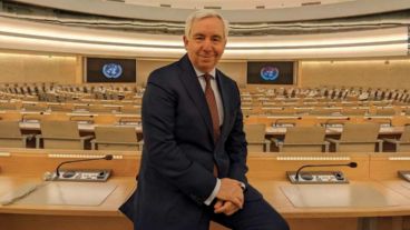 "No es solo el uso de la fuerza sino la violación de la integridad territorial de un país con muchísimos hechos que muestran que hay serios indicios de crímenes de guerra, violaciones de derechos humanos y del Derecho Internacional Humanitario", dijo Federico Villegas.