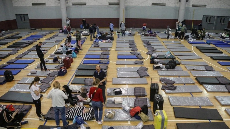 Una postal de los refugiados ucranianos que huyen de la invasión rusa en su país. La imagen es de un centro de recepción en Tijuana, México,