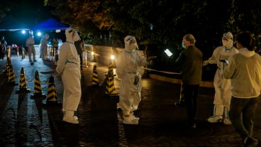 Un operativo en medio del estricto confinamiento de Shanghai.