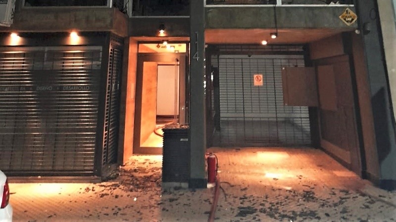 Daños en la vivienda siniestrada y en otros sectores de la misma torre.