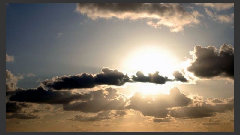 Amanecer entre nubes.