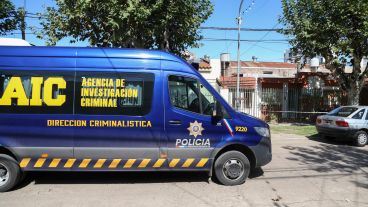 La Agencia de Investigación Criminal presente en el lugar buscando evidencias.