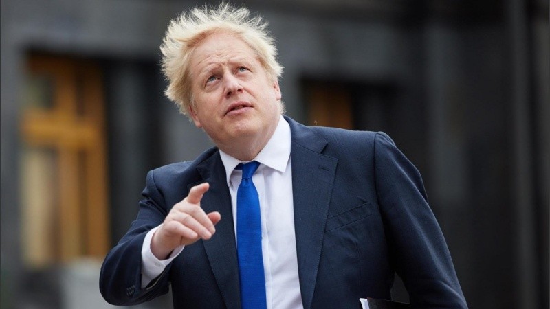 Boris Johnson fue multado por violar la cuarentena en Londres.