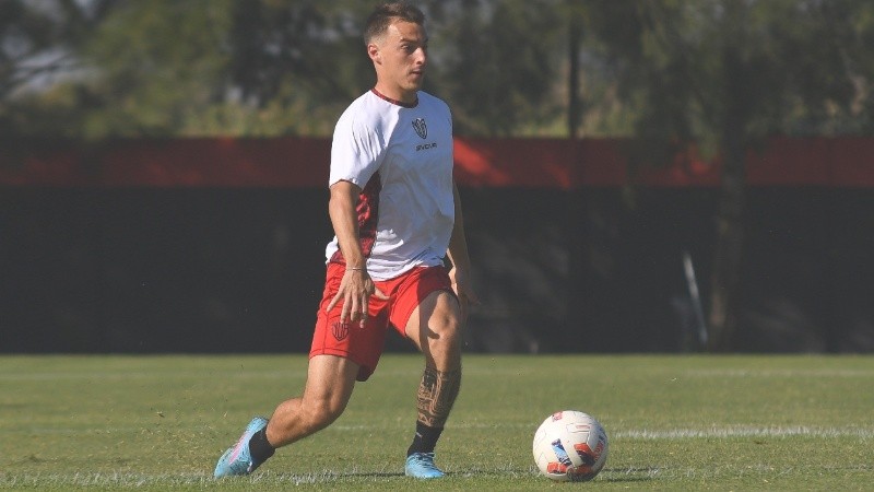 El mediocampista leproso jugó los 90 minutos del partido de Reserva.