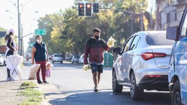 Sobre Avellaneda, limones a 100 pesos y chipá a 200.
