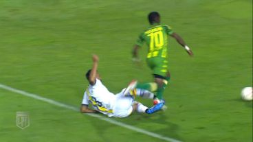 El penal de Báez a Mosquera en la derrota contra Aldosivi.