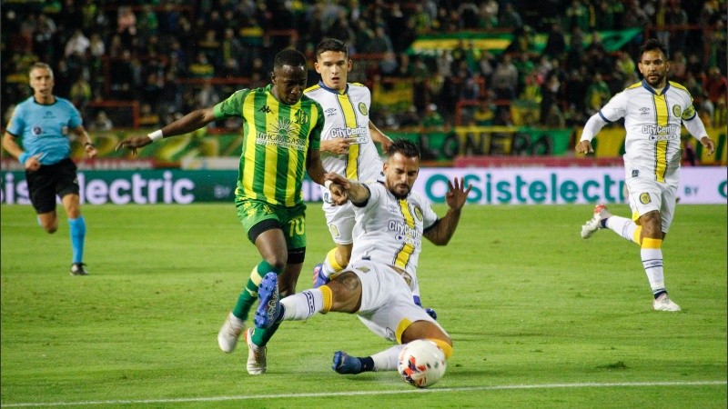 Baez cometió penal y Central lo pagó muy caro en Mar del Plata