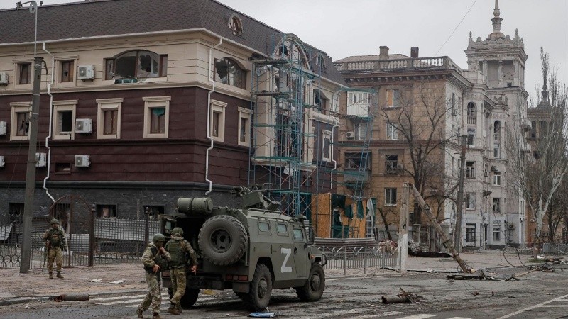 Imagen de las tropas rusas en las calles de Mariupol (Ucrania).