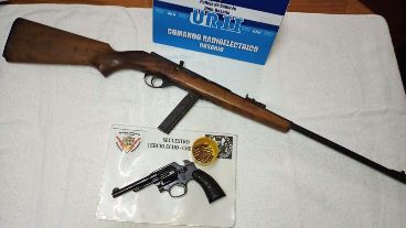 Las armas retenidas por la Policía. Se comprobó que al menos una había sido disparada recientemente.