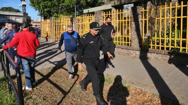 La policía en la escuela este miércoles por la mañana.