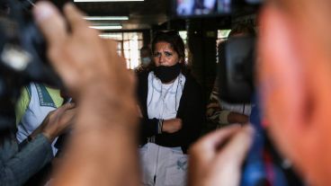 "Al mensaje que dejaron le decimos que las seños ponemos el cuerpo todos los días", dijo la directora de la escuela.